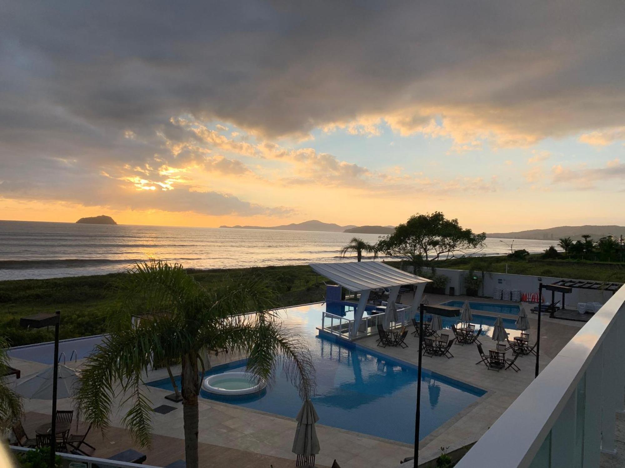Bali Beach Home Club Rogga Beira Mar - Balneario Picarras Exterior photo